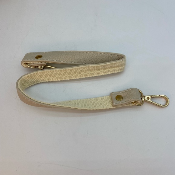 Cross Body Bag - Picture 4 of 6